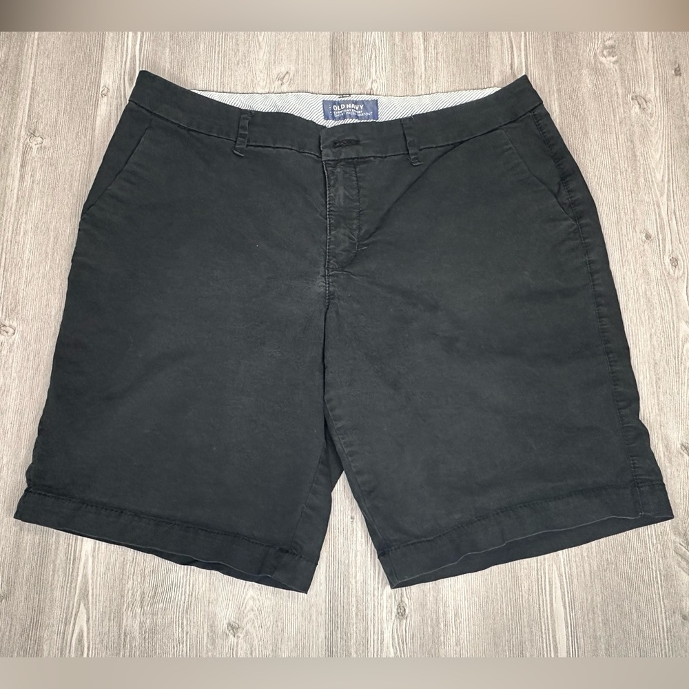 Old Navy - Women’s - Everyday Short - Sz 8 - Black Jack - 9” Inseam